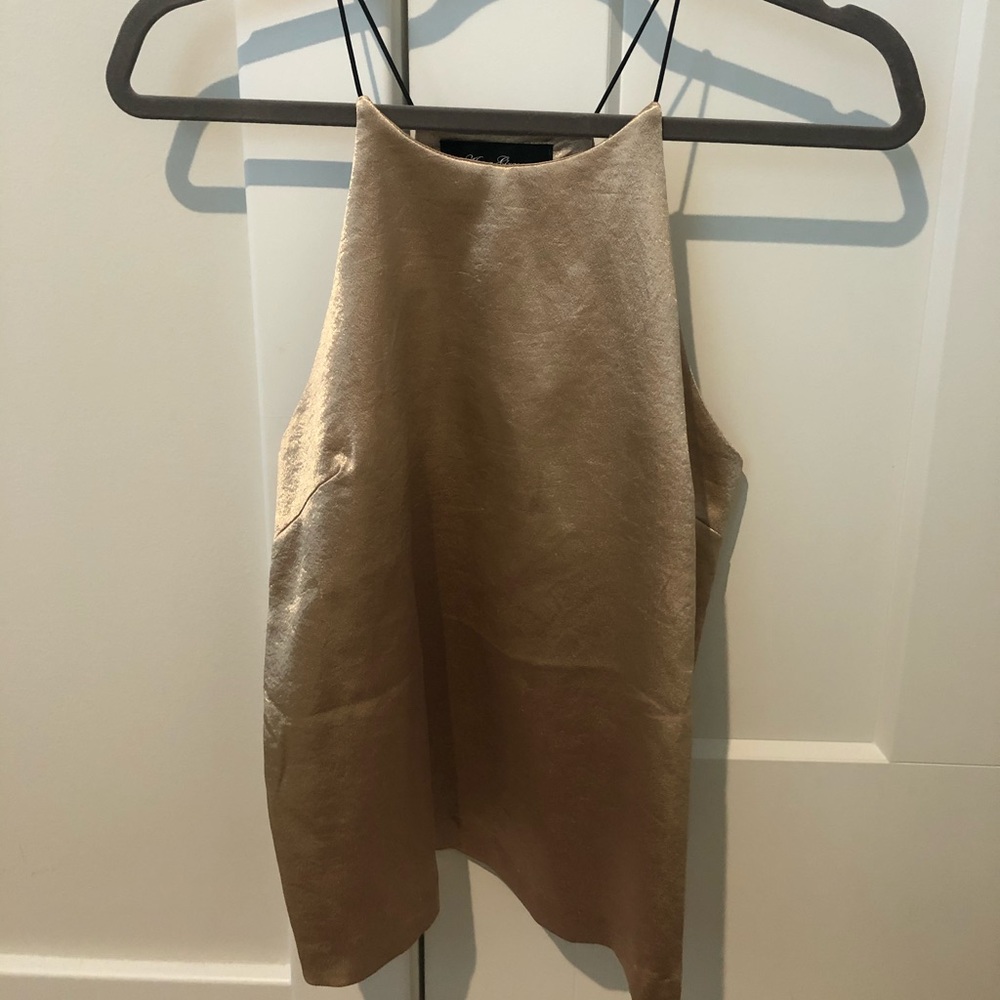Sleeveless shirt